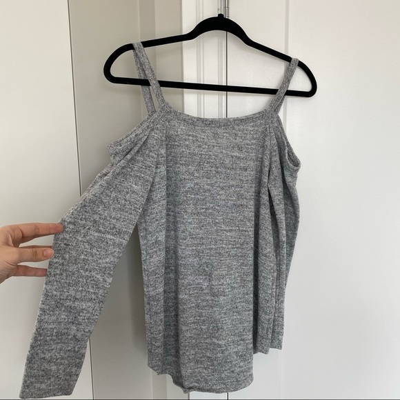⛄️ LA Hearts Grey Open Shoulder Long Sleeve Top​​​​​ - Picture 3 of 4